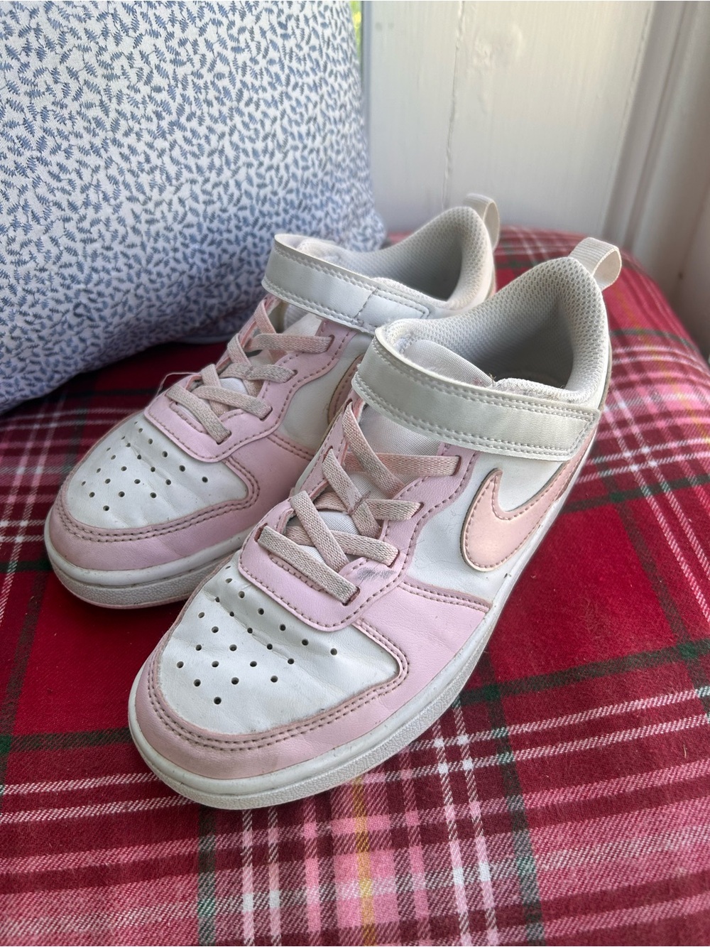 Nike Kids White and Light Pink Low-Top Sneakers